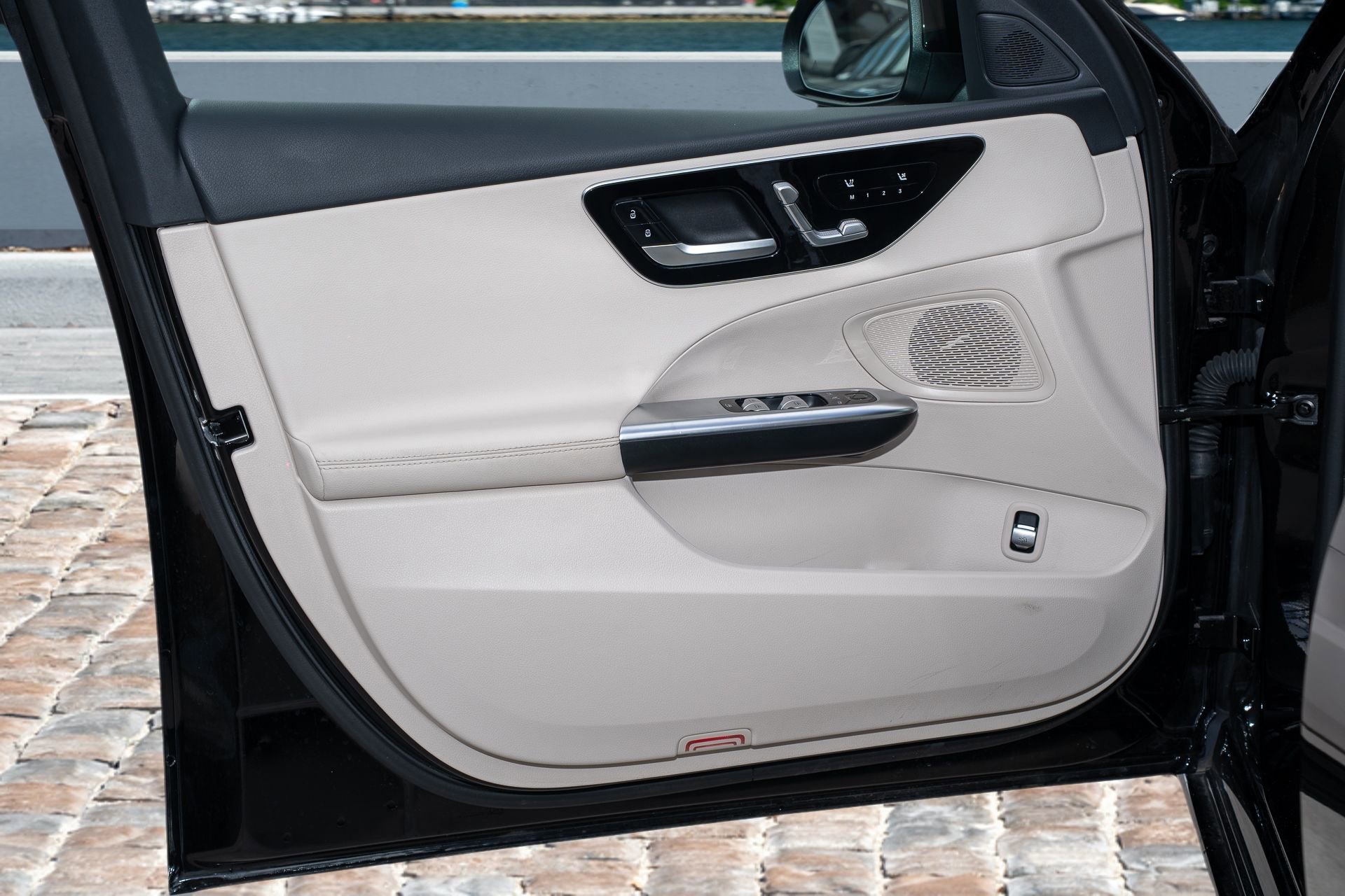 Used 2025 Mercedes-Benz C 300 4MATIC Sedan image 11