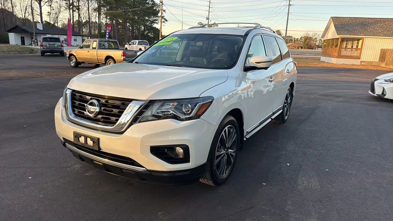 Used 2018 Nissan Pathfinder Platinum image 4