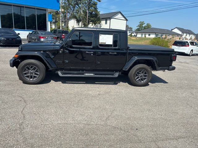 Used 2024 Jeep Gladiator Sport AWD/4WD image 19
