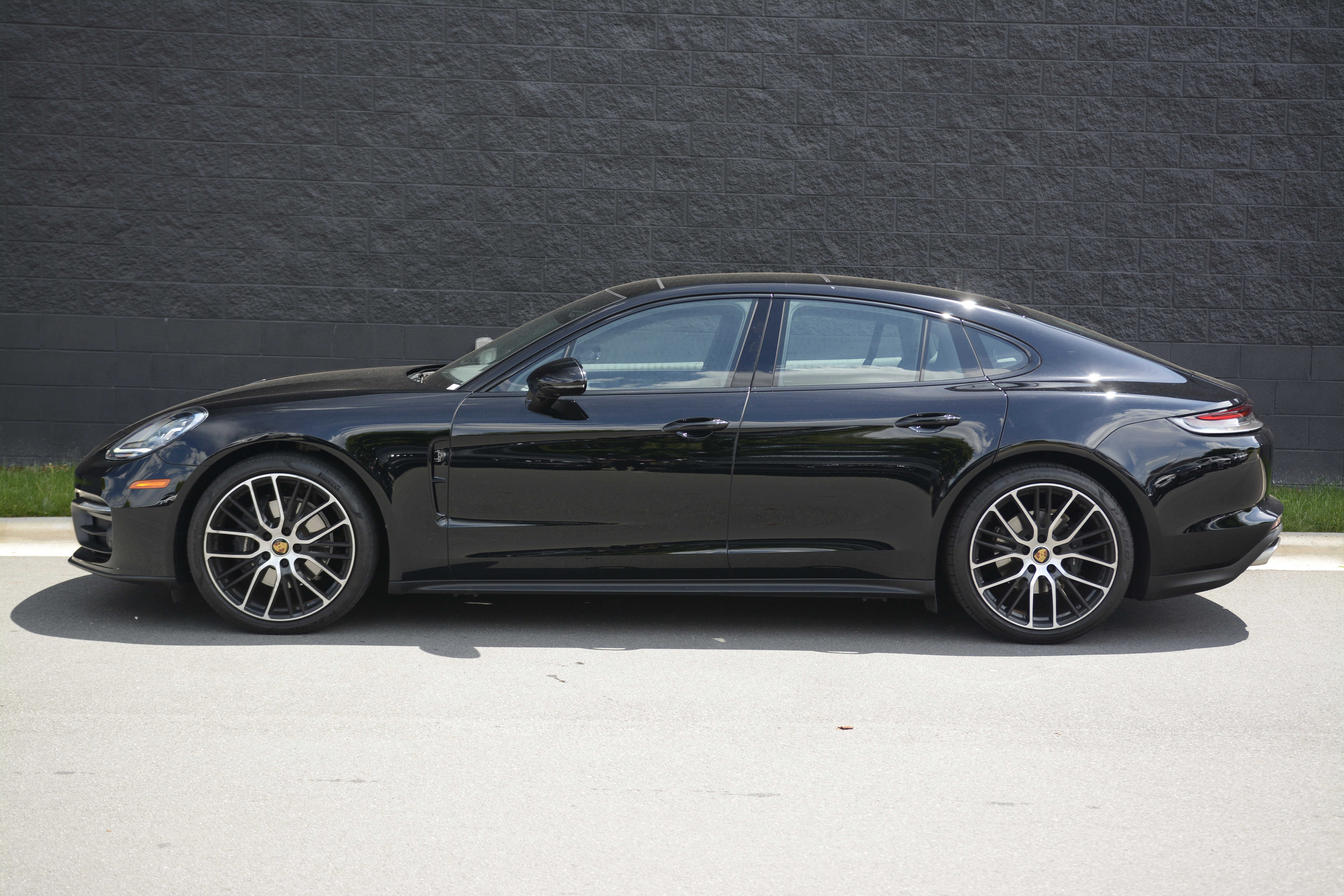 Certified 2023 Porsche Panamera image 2