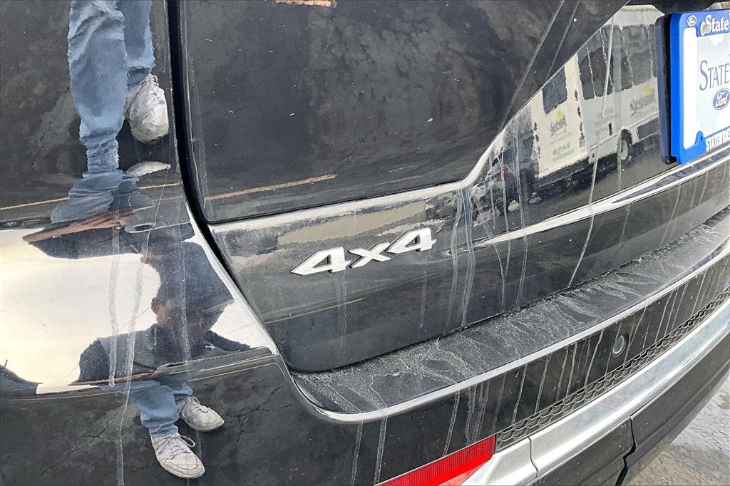 Used 2023 Jeep Grand Cherokee Overland w/ MOPAR Finishing Package image 33