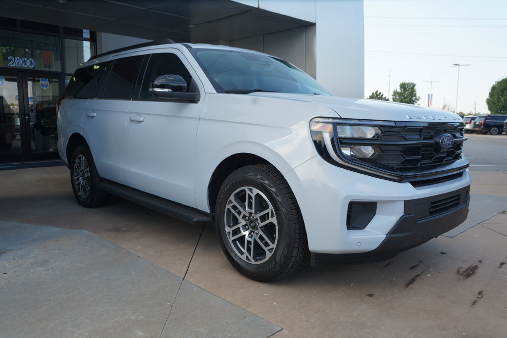New 2026 Ford Expedition Active AWD/4WD image 3