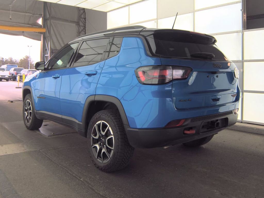 Used 2025 Jeep Compass Trailhawk w/ Trailhawk Elite Group AWD/4WD image 4