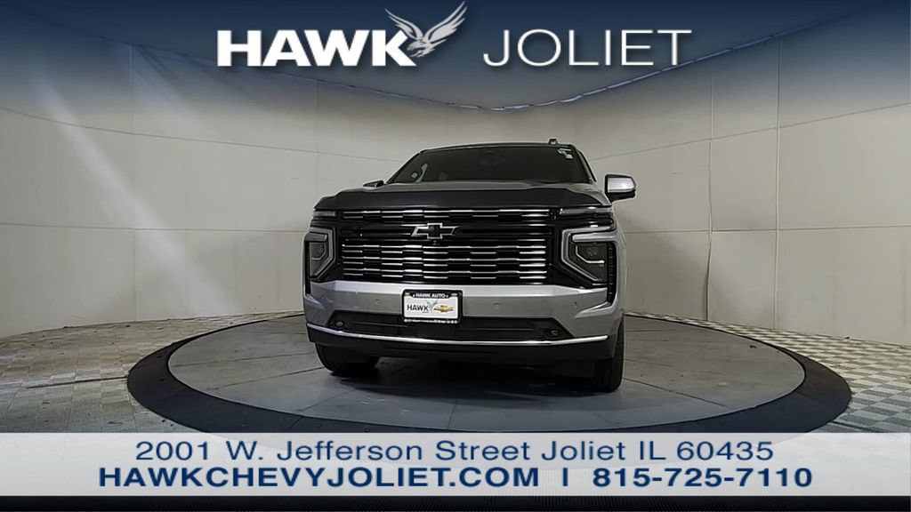 Used 2025 Chevrolet Suburban High Country AWD/4WD image 3
