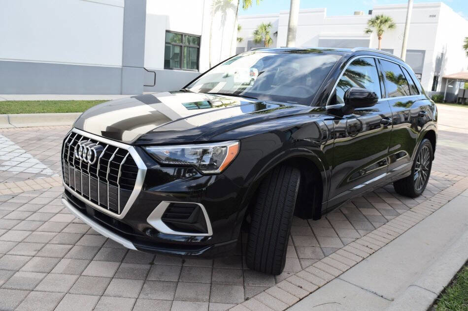 Used 2022 Audi Q3 2.0T Premium w/ Convenience Package AWD/4WD image 2