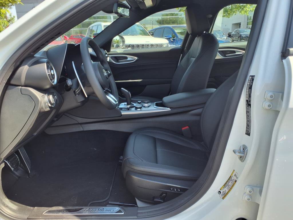 New 2025 Alfa Romeo Giulia w/ Driving Assist Package RWD image 5