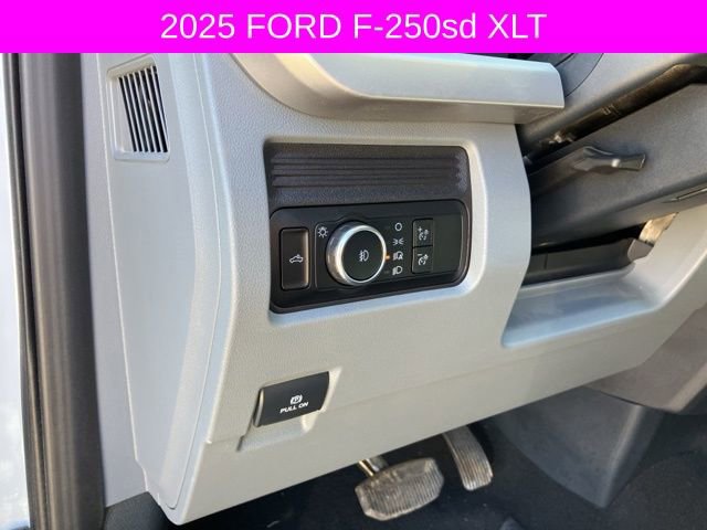 Used 2025 Ford F250 XLT w/ FX4 Off-Road Package image 28
