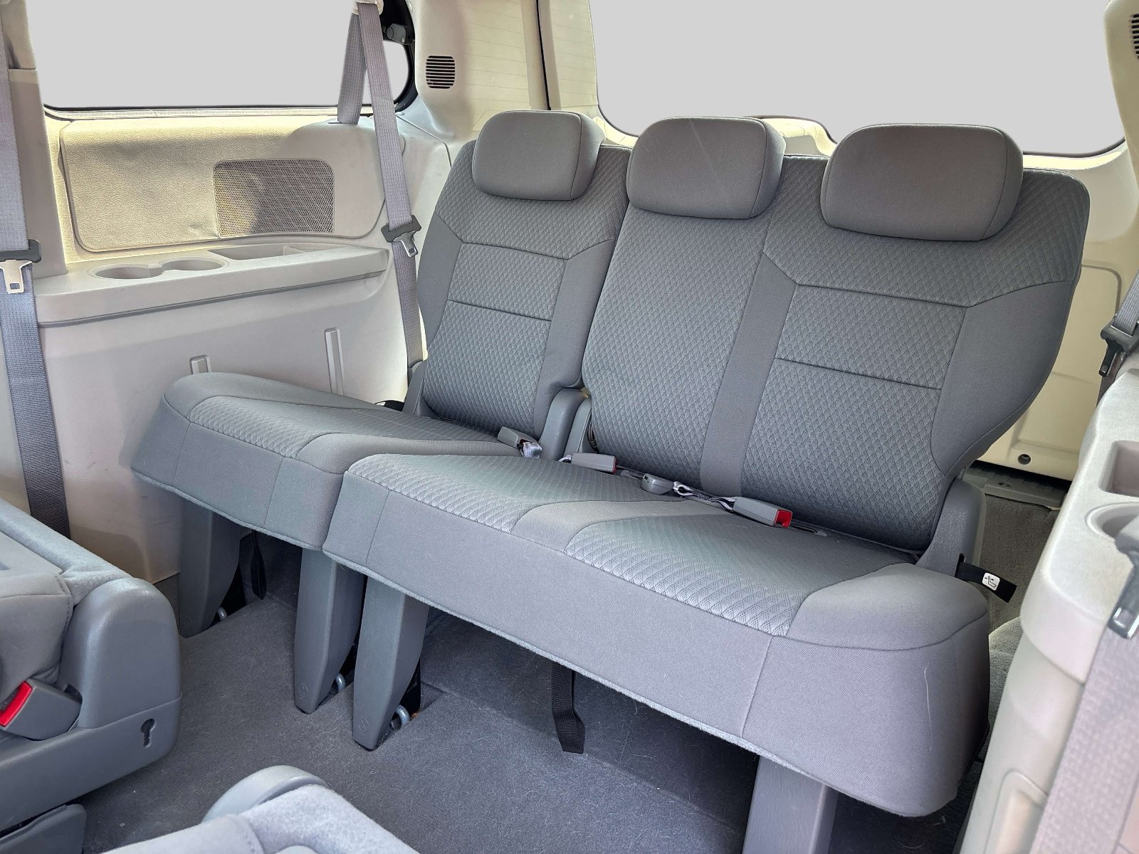 Used 2010 Chrysler Town & Country LX w/ PWR Convenience Group FWD image 10