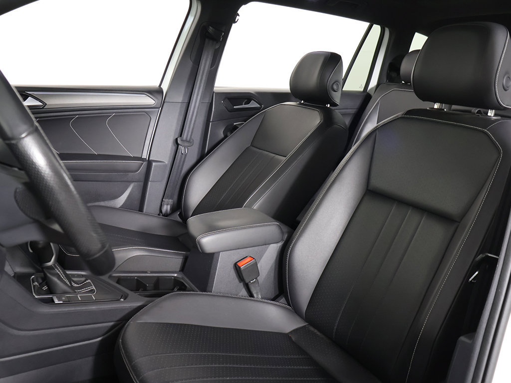 Used 2024 Volkswagen Tiguan SE R-Line FWD image 29