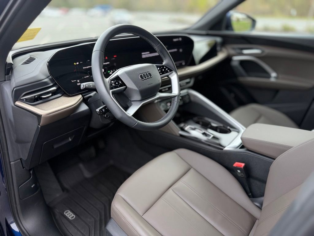 Used 2025 Audi Q5 Premium w/ Convenience Package AWD/4WD image 14