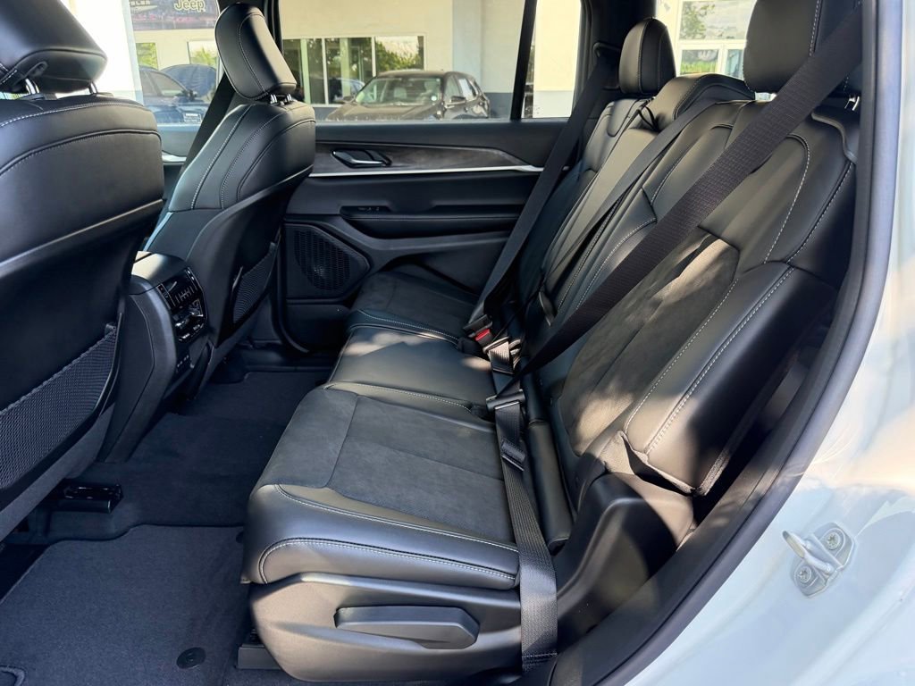 New 2026 Jeep Grand Cherokee L 4WD image 21