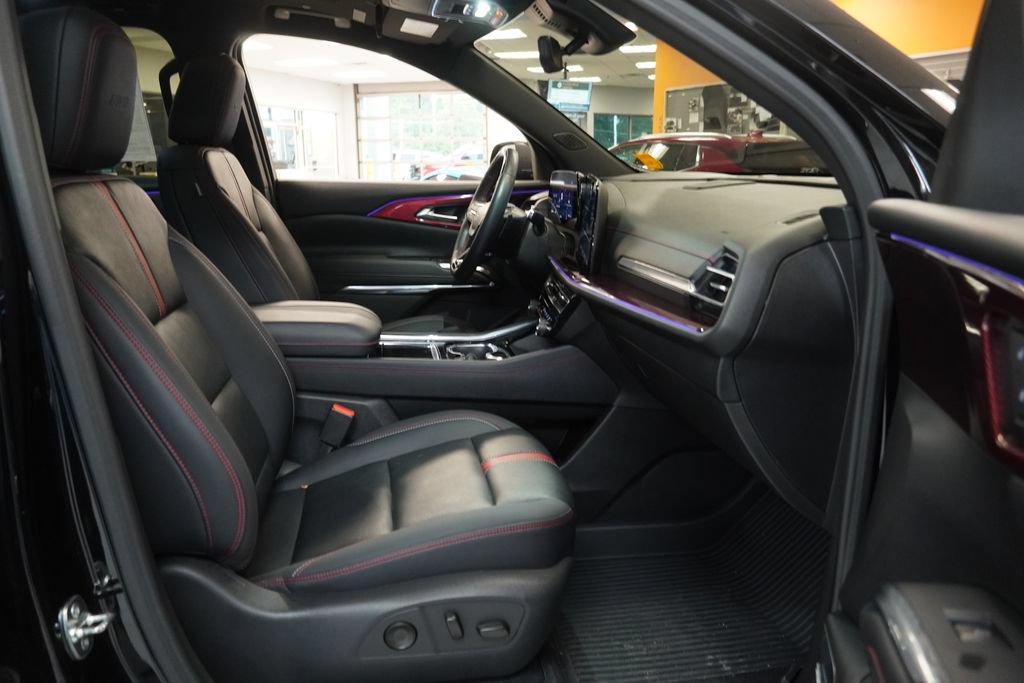 Used 2025 Chevrolet Traverse RS w/ LPO, Floor Liner Package AWD/4WD image 39
