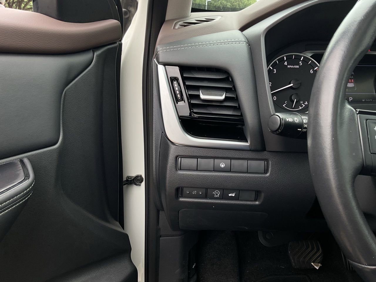 Used 2023 Nissan Rogue SL image 27