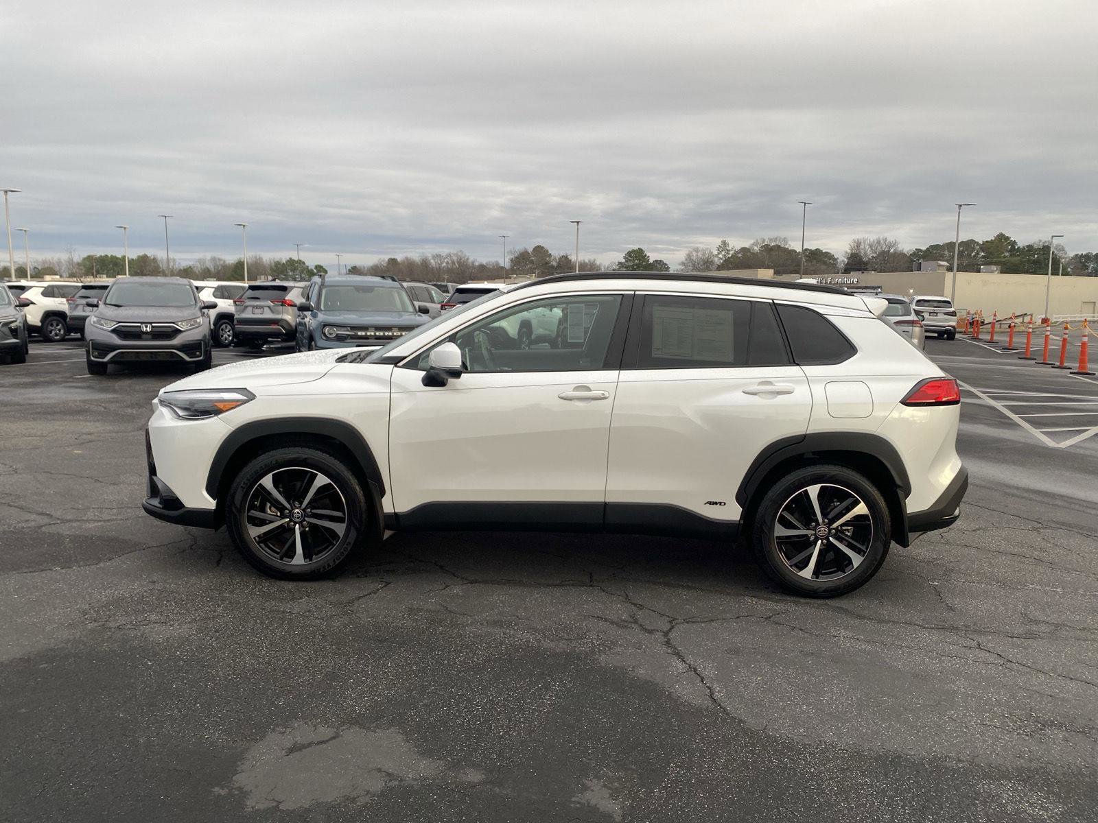 Used 2024 Toyota Corolla Cross AWD Hybrid w/ Convenience Package image 4
