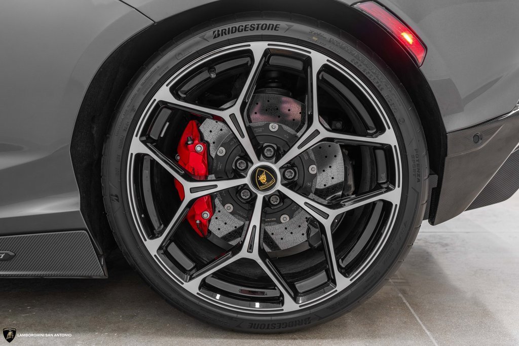 Used 2024 Lamborghini Revuelto image 21