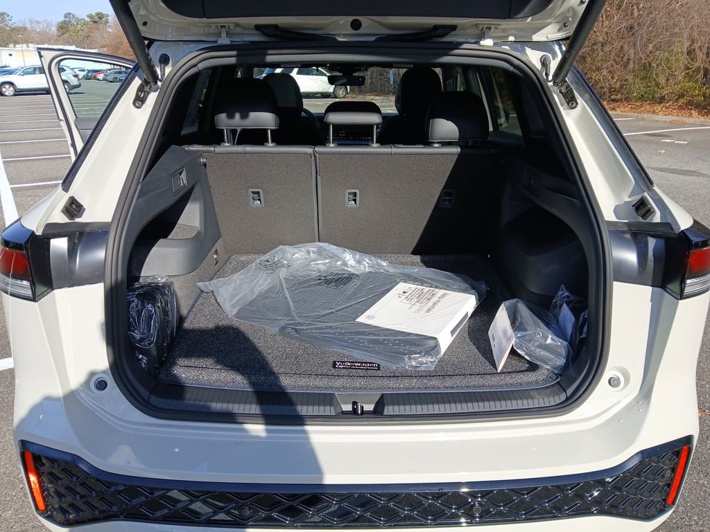 New 2026 Volkswagen Tiguan SE R-Line image 22