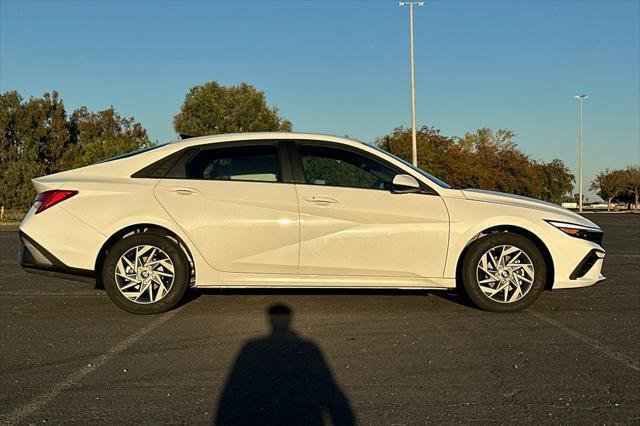 New 2026 Hyundai Elantra Blue image 3