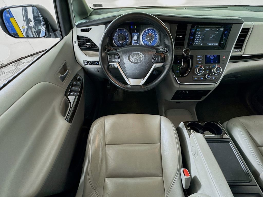 Used 2015 Toyota Sienna XLE Premium image 23