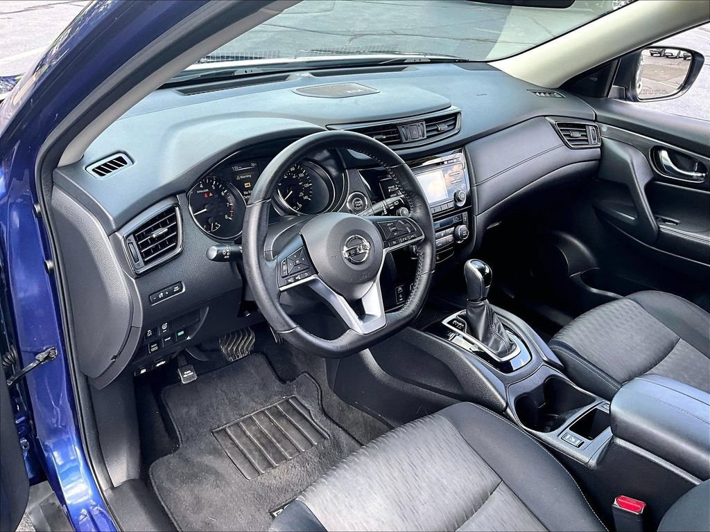 Used 2017 Nissan Rogue SV AWD/4WD image 8