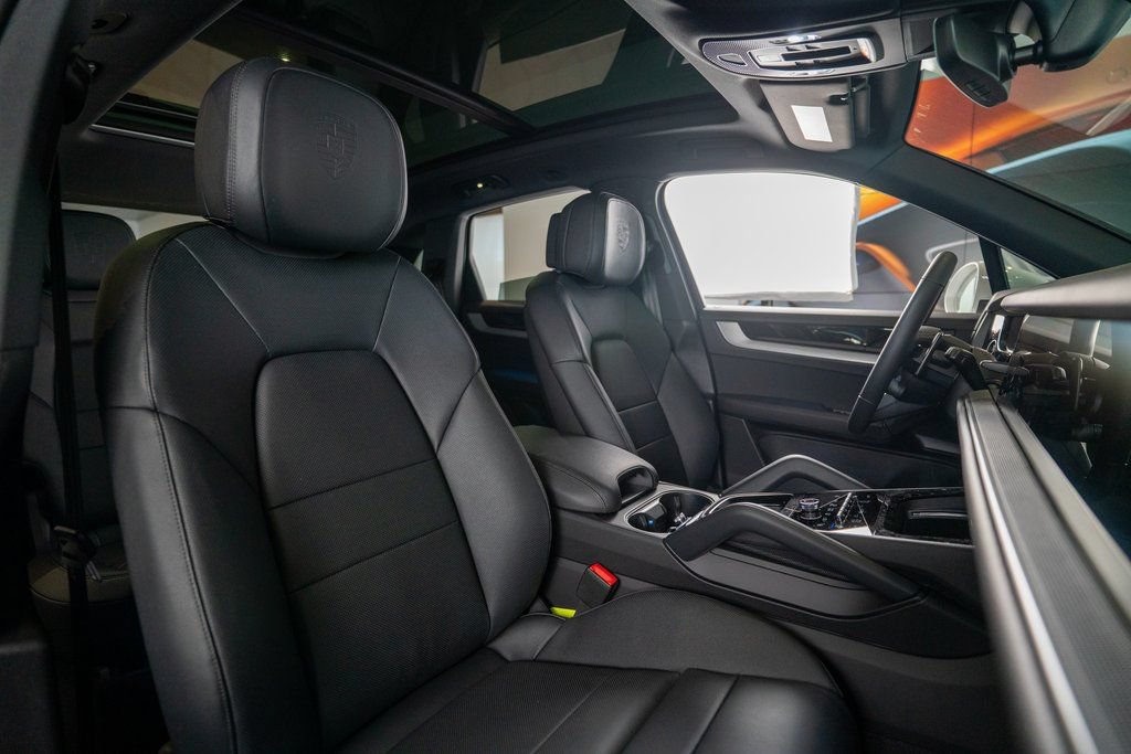 New 2025 Porsche Cayenne AWD/4WD image 18