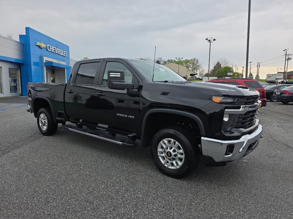 Used 2025 Chevrolet Silverado 2500 LT w/ Convenience Package AWD/4WD image 1