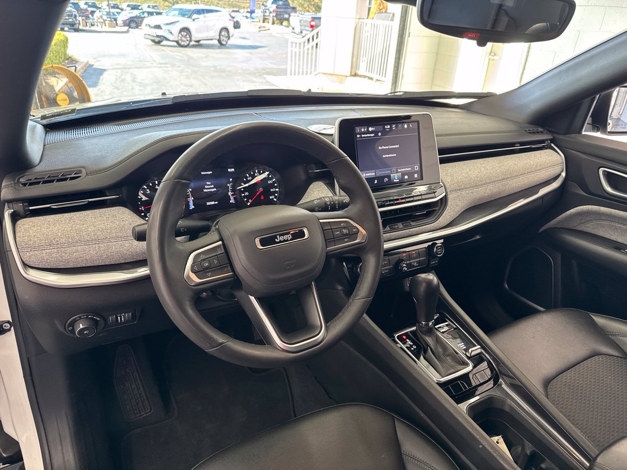 Used 2025 Jeep Compass Latitude AWD/4WD image 15