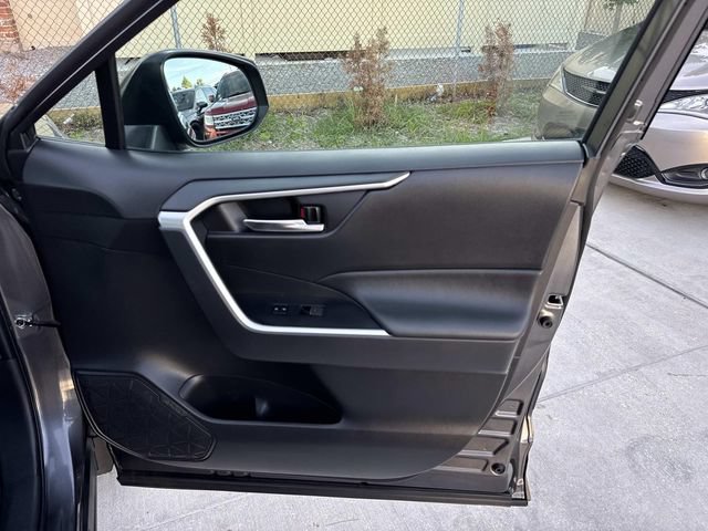 Used 2022 Toyota RAV4 XLE AWD/4WD image 16