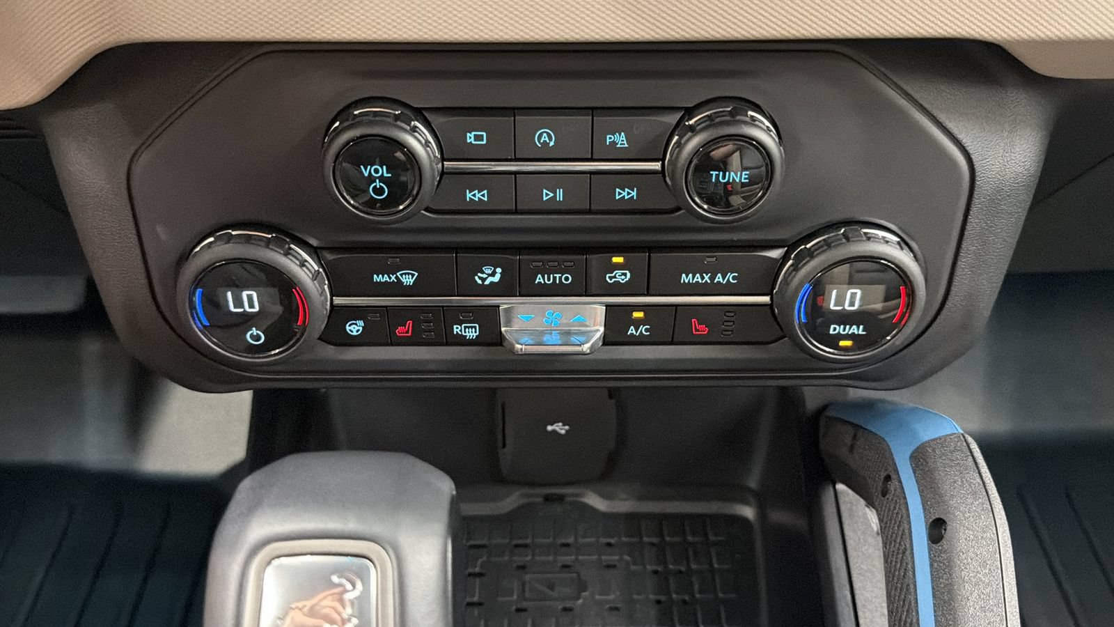 Used 2024 Ford Bronco Wildtrak AWD/4WD image 23