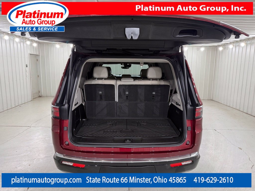 Used 2022 Jeep Wagoneer Series III AWD/4WD image 38