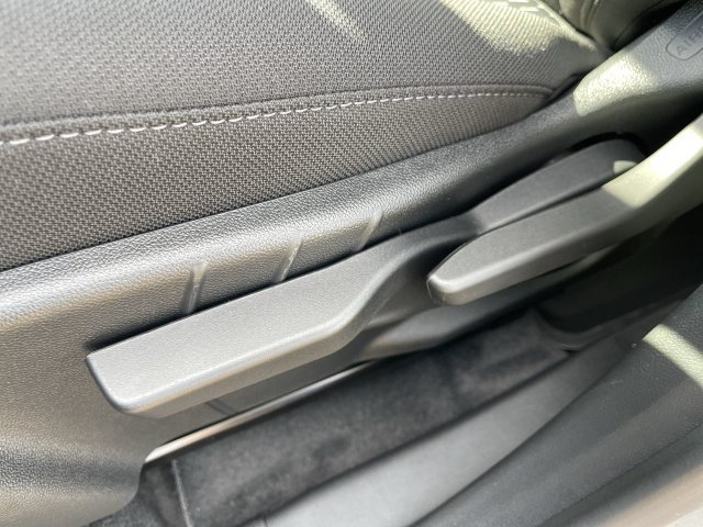 New 2027 Chevrolet Equinox LT w/ LPO, Floor Liner Package FWD image 12
