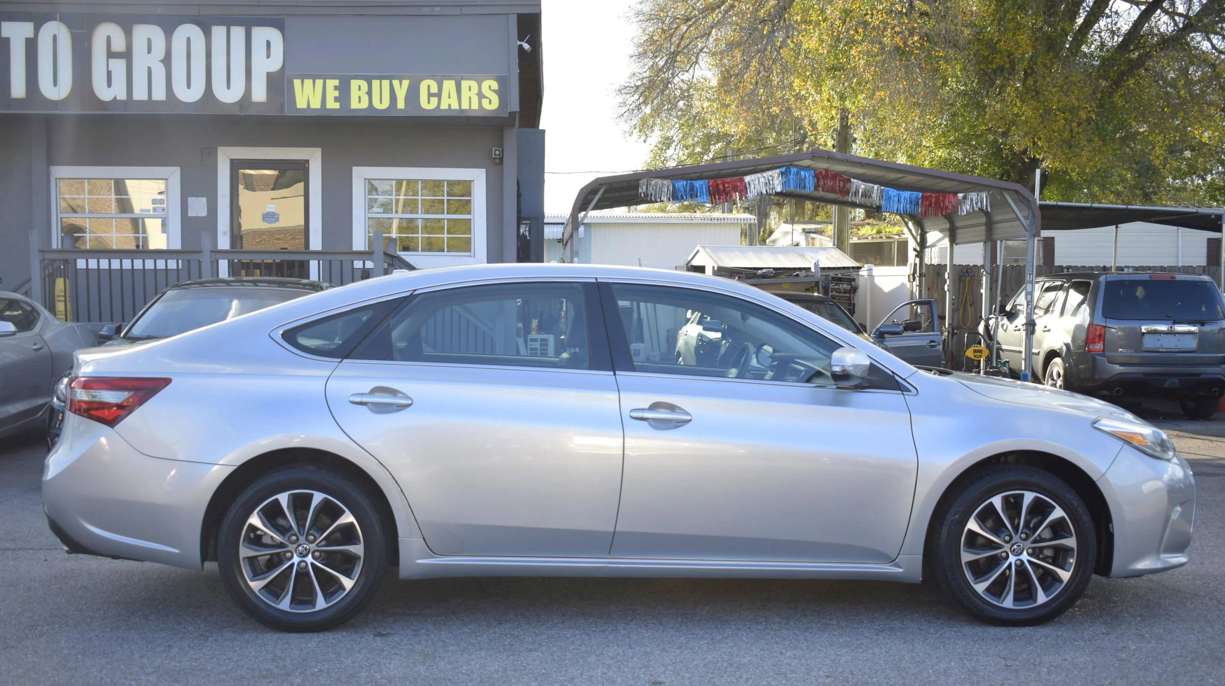 Used 2018 Toyota Avalon XLE image 8