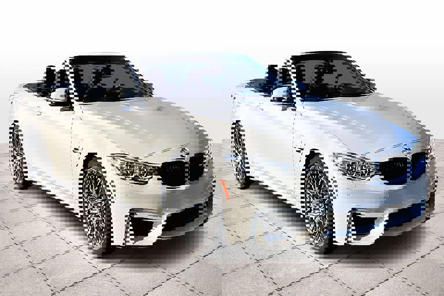 Used 2017 BMW M4 Convertible image 2