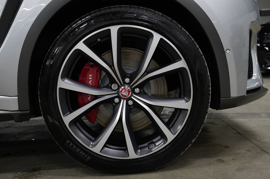 Used 2019 Jaguar F-PACE SVR AWD/4WD image 36