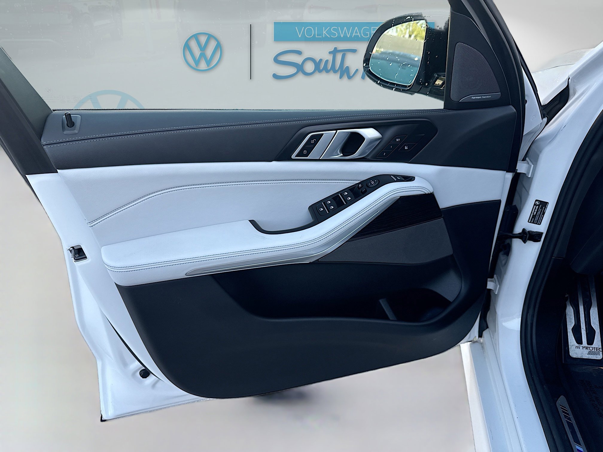 Used 2025 BMW X5 M60i w/ Climate Comfort Package image 21