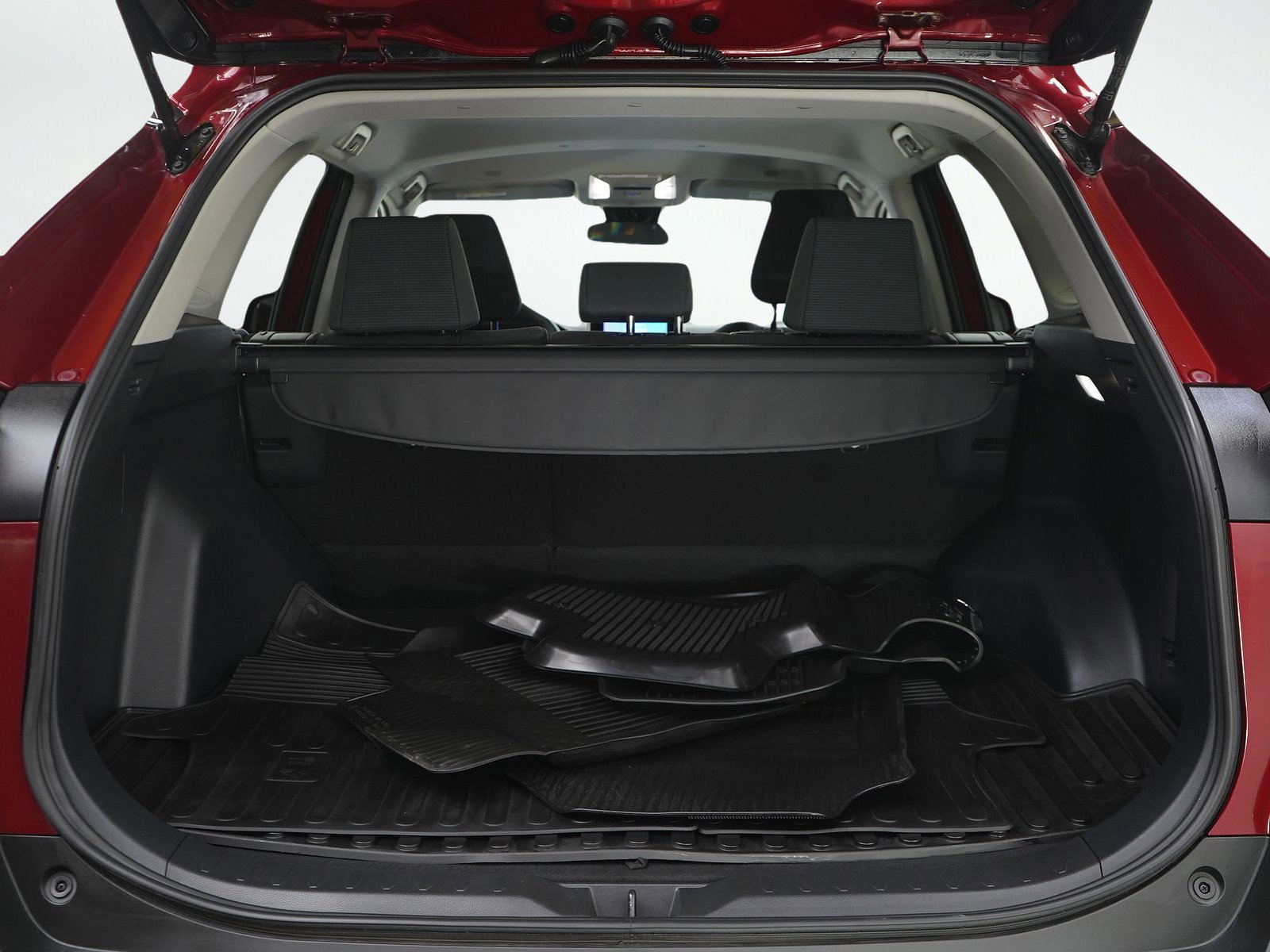 Used 2025 Toyota RAV4 LE AWD/4WD image 9