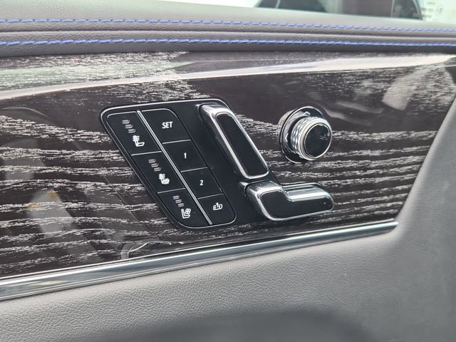 Used 2025 Cadillac Escalade IQ Luxury 1 AWD/4WD image 18