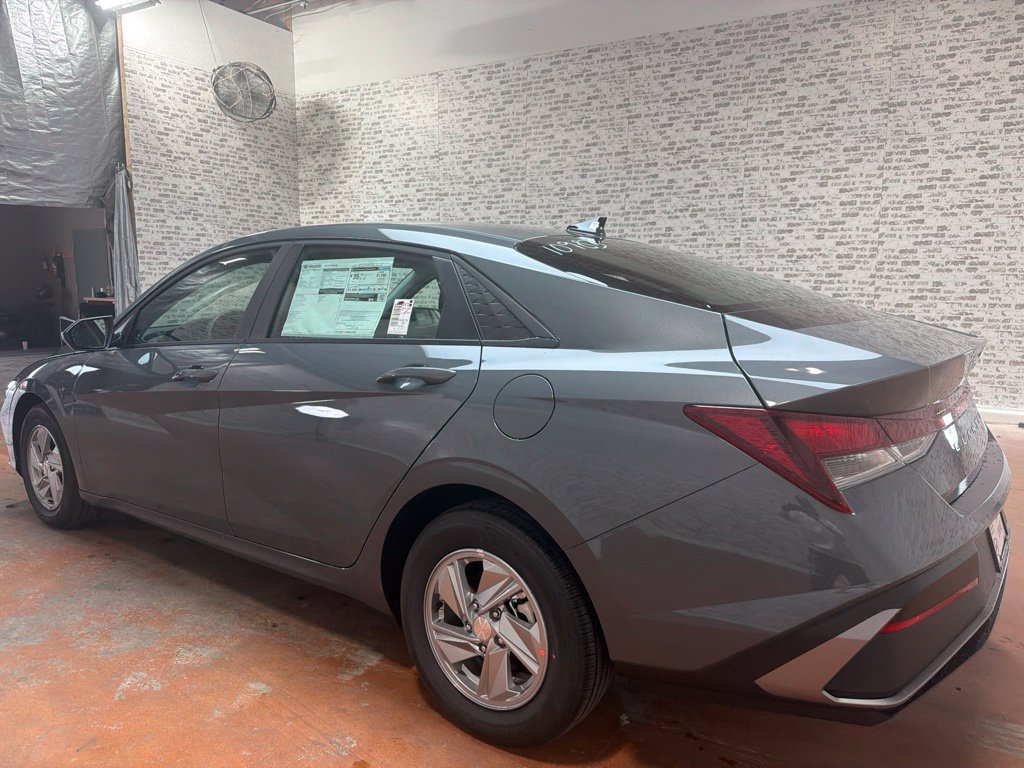 New 2026 Hyundai Elantra SE FWD image 5