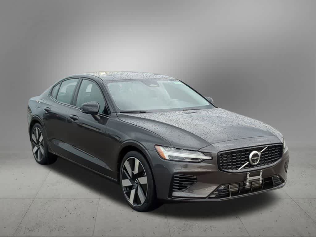Certified 2025 Volvo S60 T8 Plus AWD/4WD image 8
