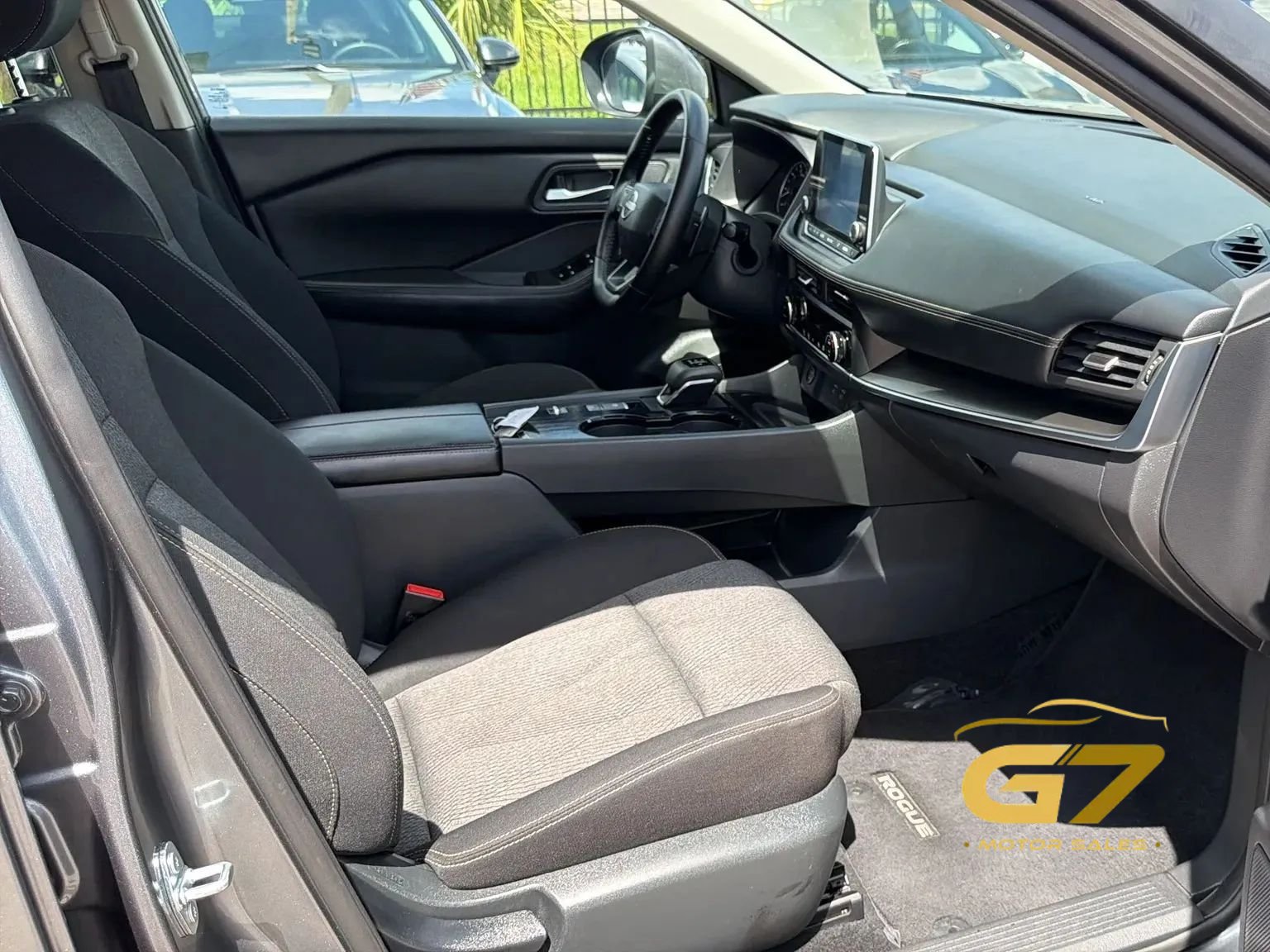 Used 2025 Nissan Rogue SV FWD image 15