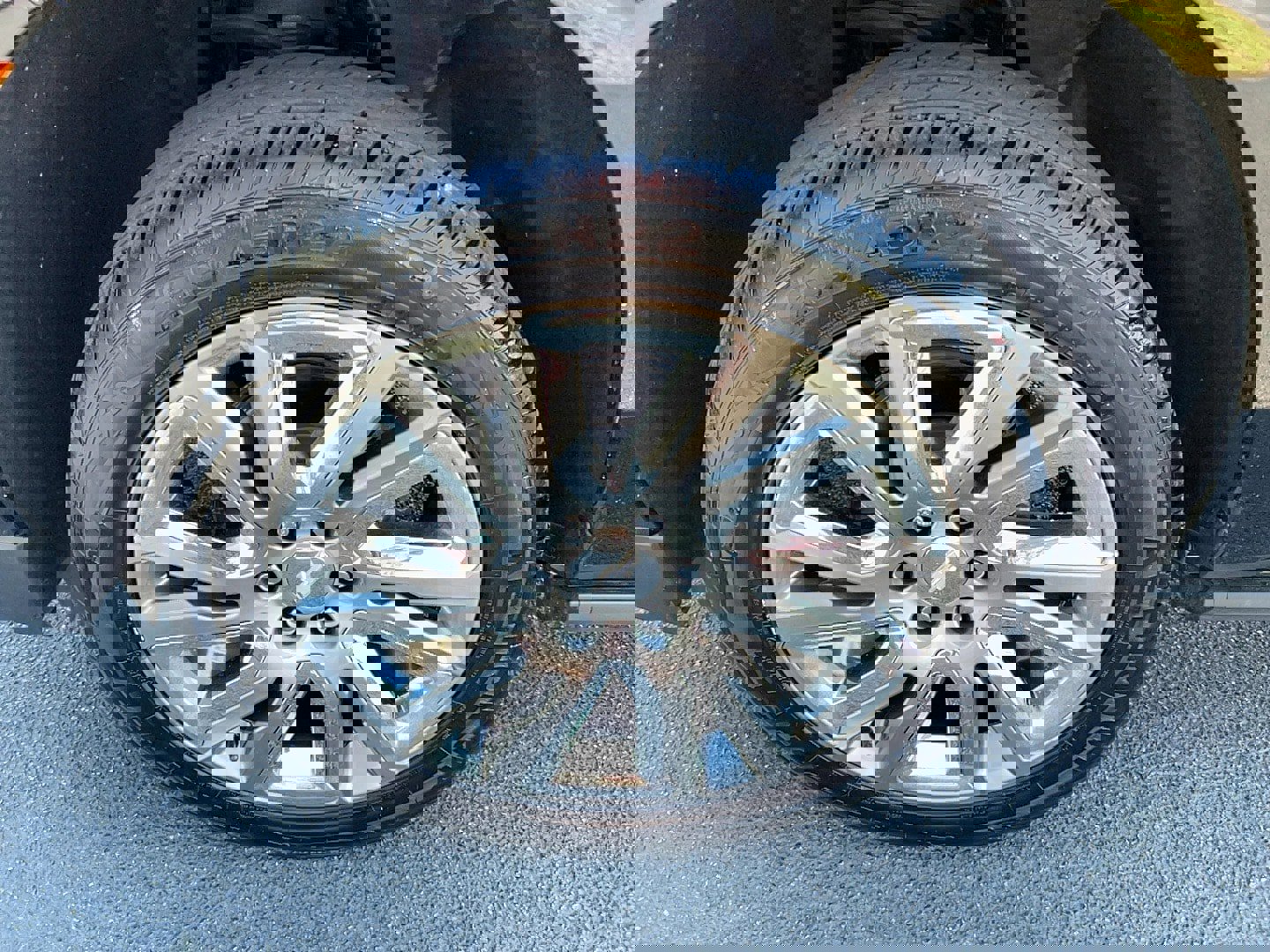 Used 2021 Chevrolet Suburban High Country w/ Premium Package image 9