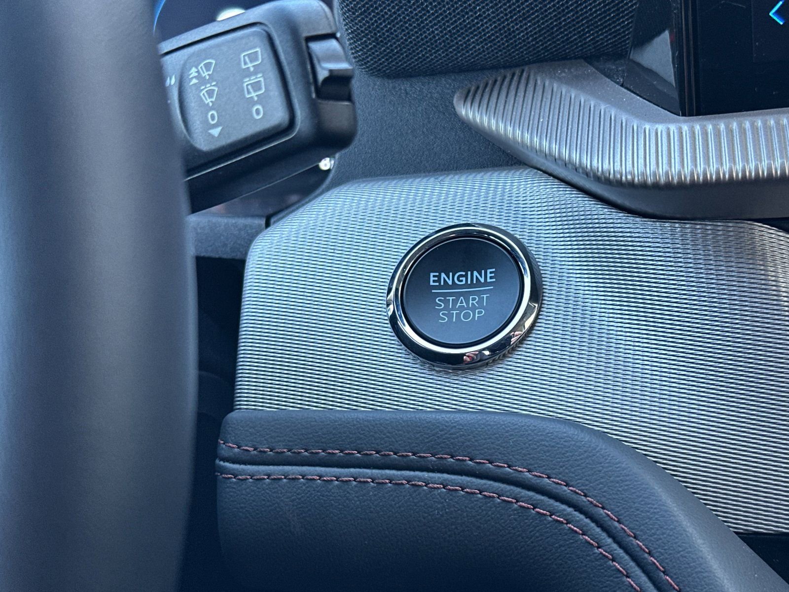 Used 2025 Ford Explorer Active image 23