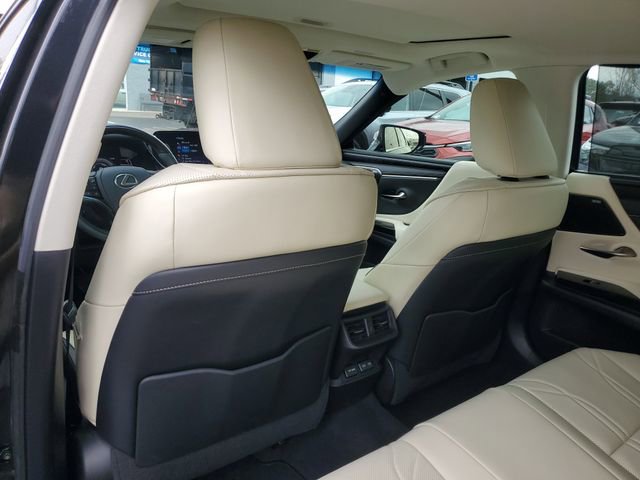 Used 2022 Lexus ES 300h Ultra Luxury image 10