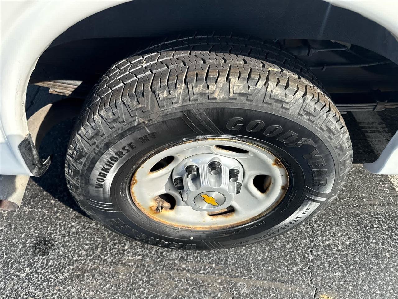 Used 2011 Chevrolet Express 2500 RWD image 9