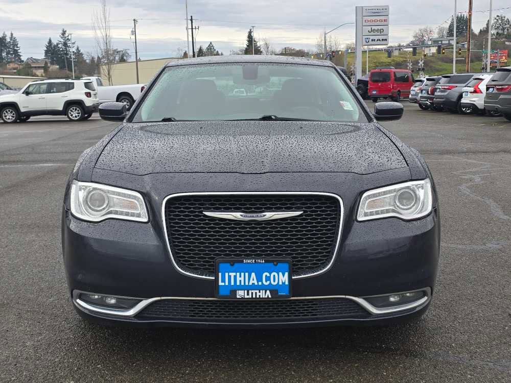Used 2019 Chrysler 300 Touring w/ Driver Convenience Group image 8