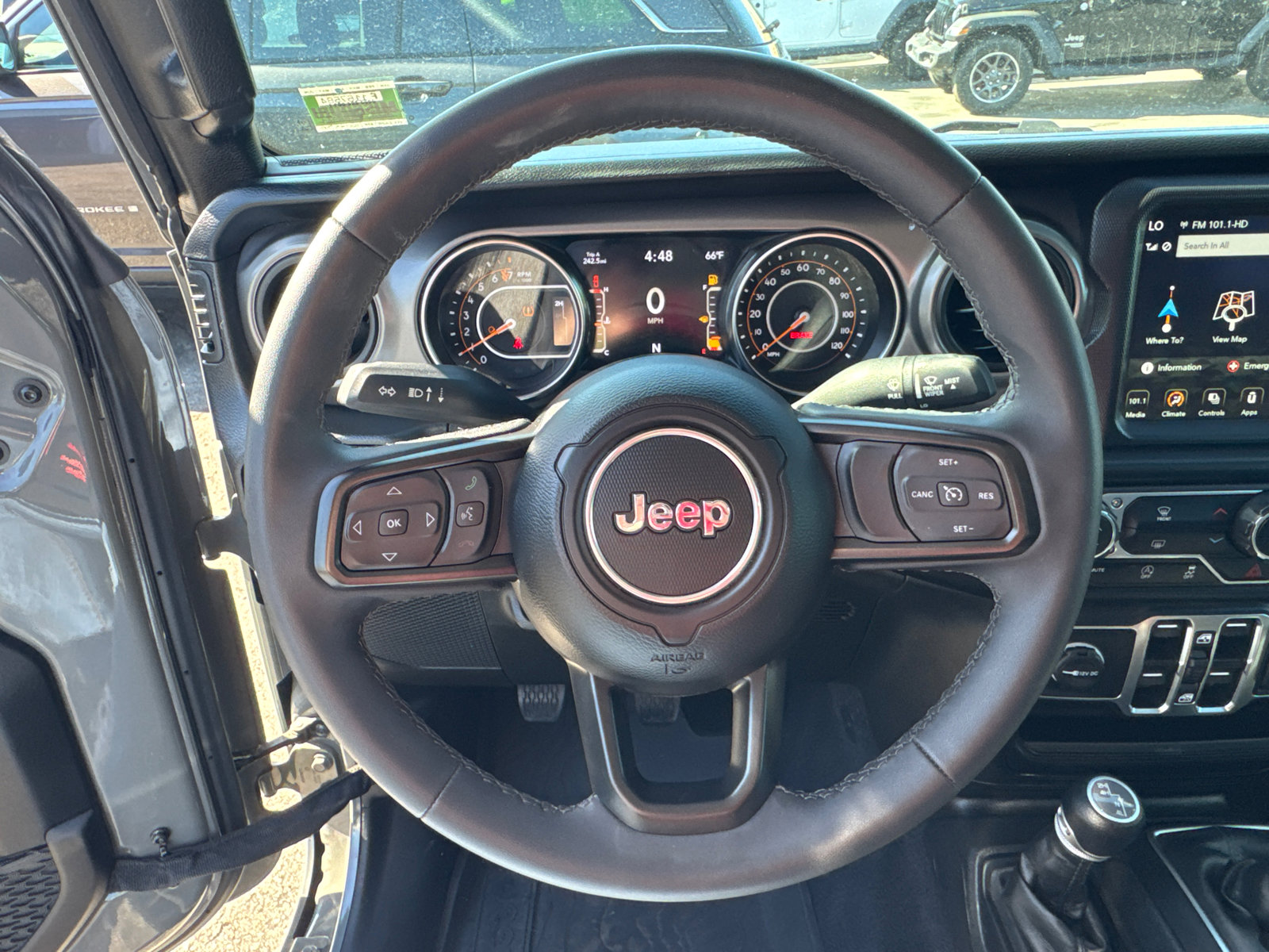 Used 2023 Jeep Gladiator Willys AWD/4WD image 15
