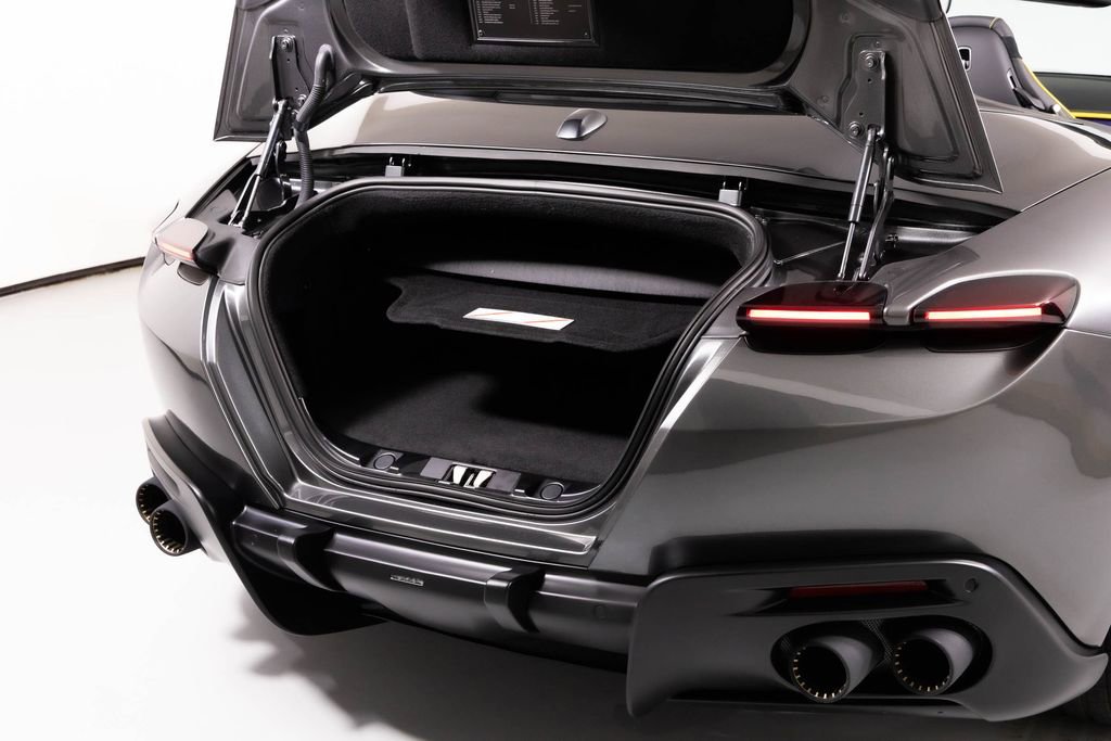 Used 2025 Ferrari Roma Spider RWD image 23