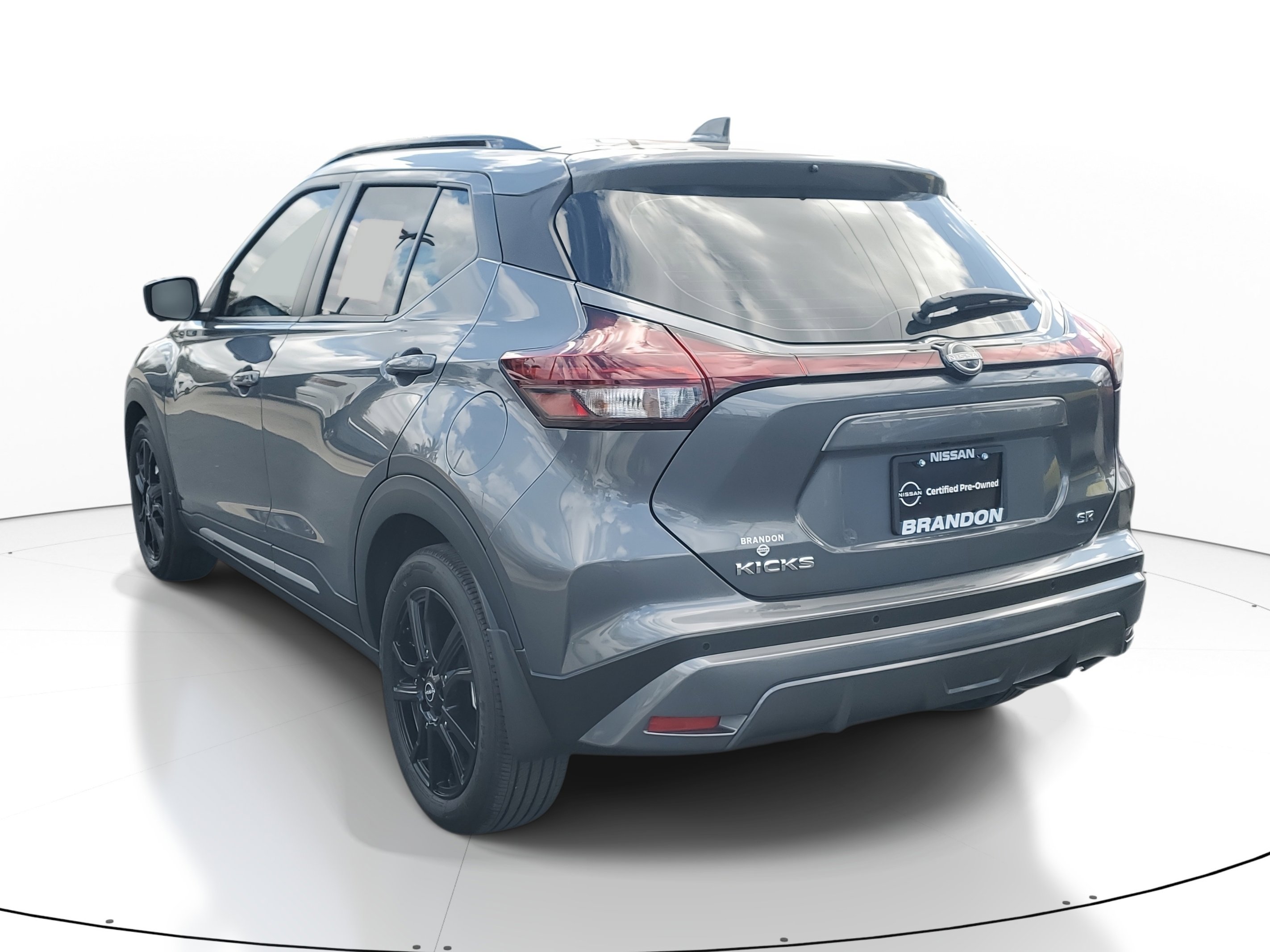 Used 2023 Nissan Kicks SR w/ SR Premium Package image 5