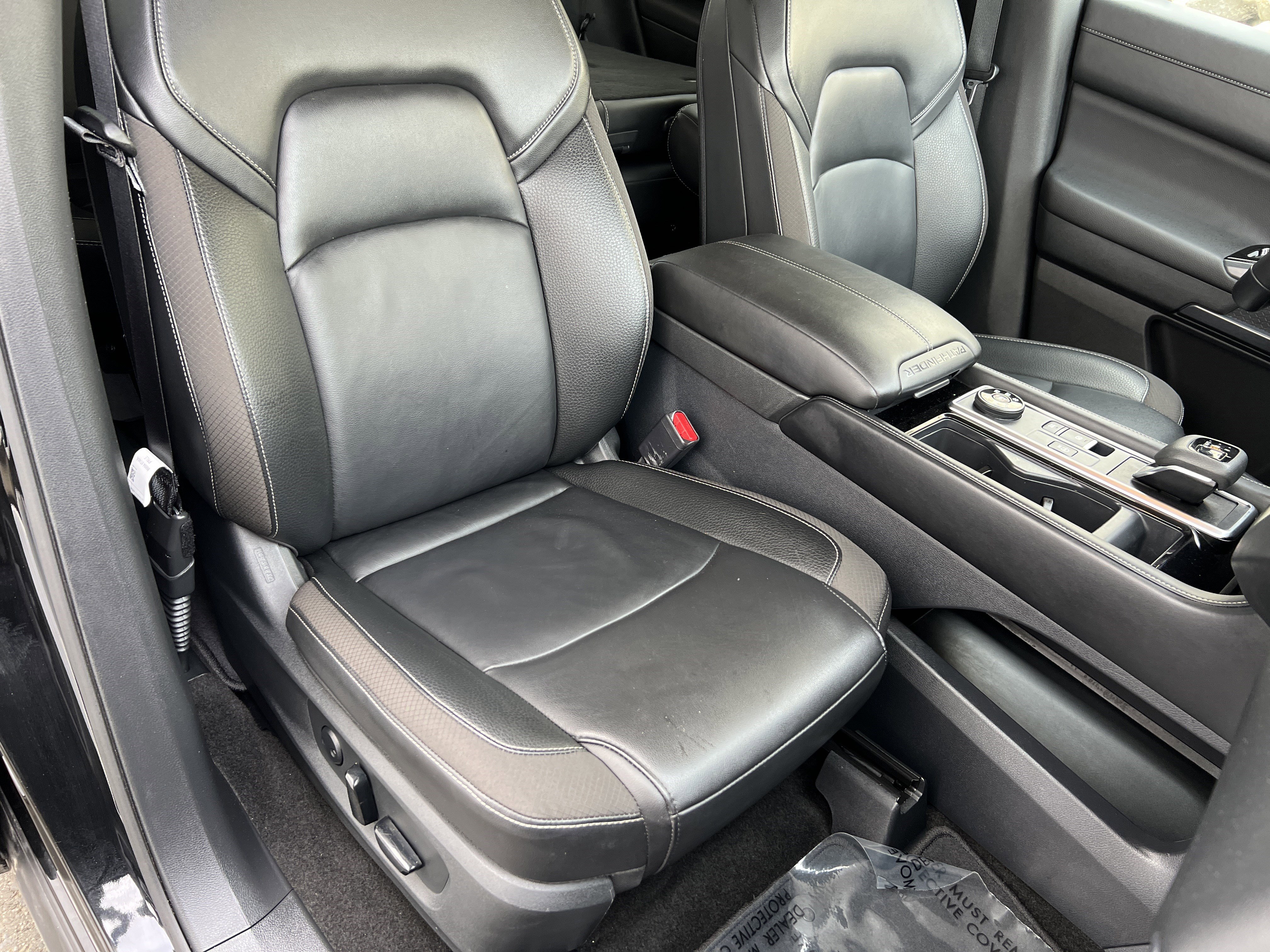 Used 2025 Nissan Pathfinder SL AWD/4WD image 27