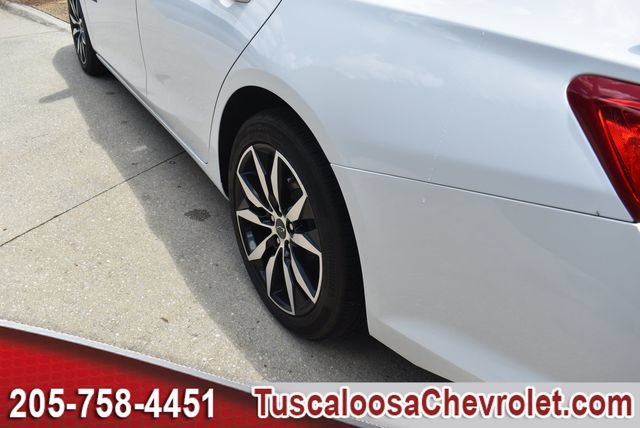 Used 2025 Chevrolet Malibu RS FWD image 14