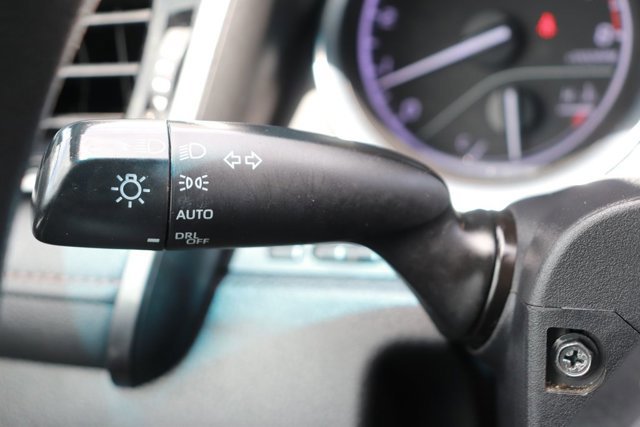 Used 2020 Toyota Camry LE image 18